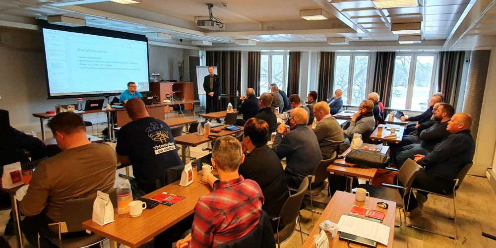 Sopimuspalokuntalaiset koulutuspäivillä Aulangolla